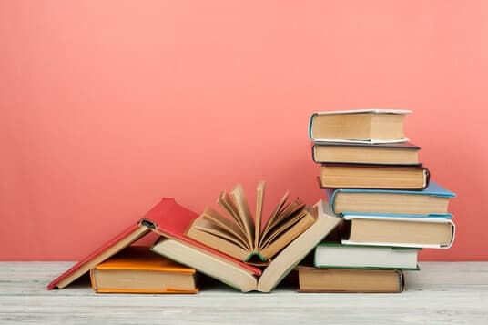 Image de capa do post Estoque de livros: 3 dicas para fazer o melhor gerenciamento do acervo