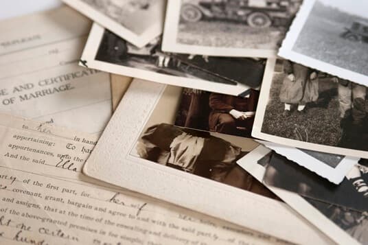 Image de capa do post 6 dicas de como conservar fotos pessoais e documentos antigos
