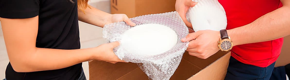 Image de capa do post Descubra como embalar pratos, copos e louças para mudança – simples e eficiente!